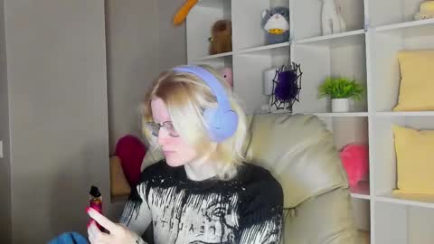 Snapshot of elizabeth_harpper chatting on November 2025 01:19:02 AM Elizabeth online show from November 2025 01:19:02 AM