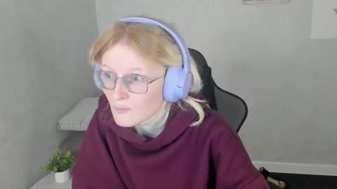 Elizabeth online show from November 2025 01:04:02 AM