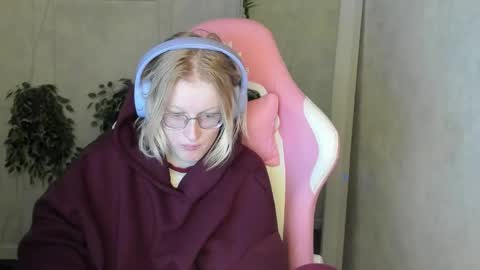 Elizabeth online show from November 2025 12:46:02 AM