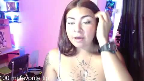 Snapshot of elizabeth_martinez98 chatting on January 2025 06:27:02 PM Elizabeth Martinez online show from January 2025 06:27:02 PM