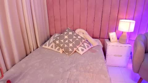 elizabeth_roche online show from June 2026 12:09:02 PM