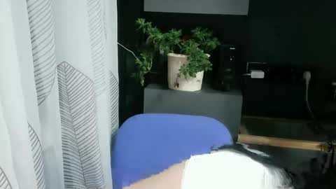 elizabeth_xi online show from October 2025 07:45:02 PM