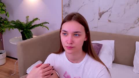 Snapshot of elizabethcash chatting on February 2025 07:36:01 PM Elizabeth online show from February 2025 07:36:01 PM