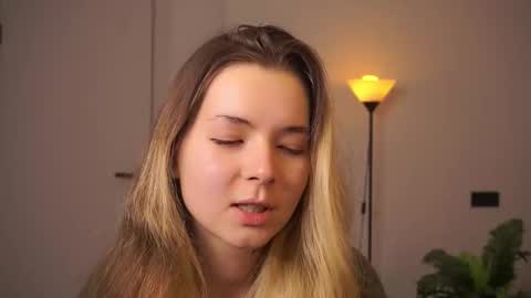 Snapshot of elizabethennals chatting on September 2025 06:19:01 PM Elizabeth online show from September 2025 06:19:01 PM