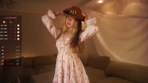 Snapshot of elizabethennals chatting on October 2025 04:37:01 PM Elizabeth online show from October 2025 04:37:01 PM