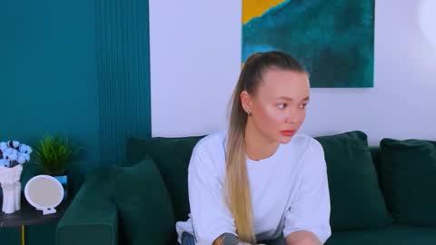elizabethholt online show from October 2025 05:29:02 AM