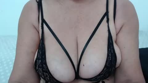 Snapshot of elizabethmiler chatting on July 2026 03:43:01 PM ElizabethMiler online show from July 2026 03:43:01 PM