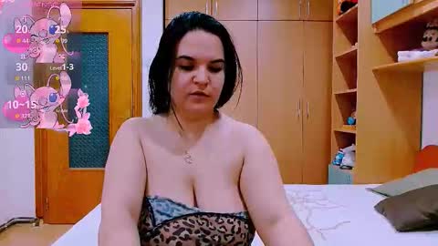 Ella  online show from October 2025 06:44:01 AM