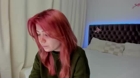 Snapshot of ella_mayers chatting on September 2025 12:21:02 PM Ella Mayers online show from September 2025 12:21:02 PM