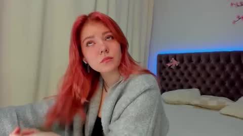 Snapshot of ella_mayers chatting on October 2025 12:03:01 PM Ella Mayers online show from October 2025 12:03:01 PM