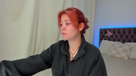 Snapshot of ella_mayers chatting on October 2025 12:15:02 PM Ella Mayers online show from October 2025 12:15:02 PM