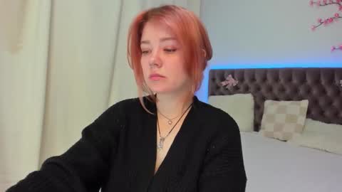 Snapshot of ella_mayers chatting on October 2025 12:17:01 PM Ella Mayers online show from October 2025 12:17:01 PM