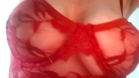 Snapshot of ella_pink chatting on December 2025 12:43:02 PM Ella online show from December 2025 12:43:02 PM