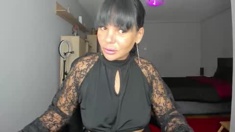 Ella online show from September 2025 03:50:01 PM