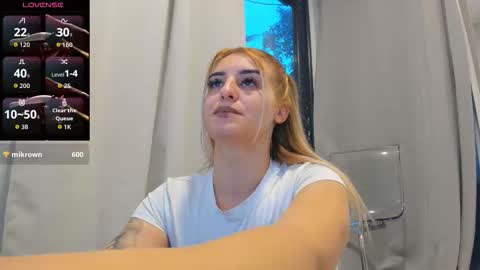 ella_vee online show from October 2025 04:32:01 AM