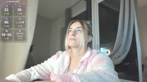 ella_vee online show from October 2025 02:45:02 AM