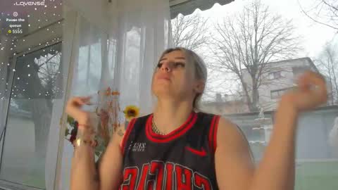 ella_vee online show from March 2026 05:33:02 AM