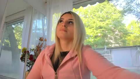 ella_vee online show from May 2026 05:03:02 AM