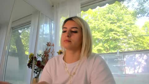 ella_vee online show from May 2026 06:43:02 AM