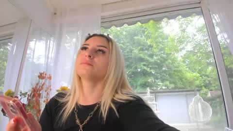 ella_vee online show from May 2026 04:51:01 AM