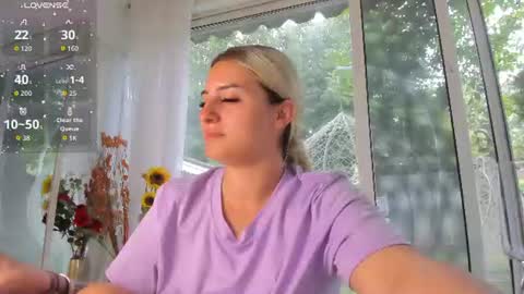 ella_vee online show from June 2026 06:00:01 AM