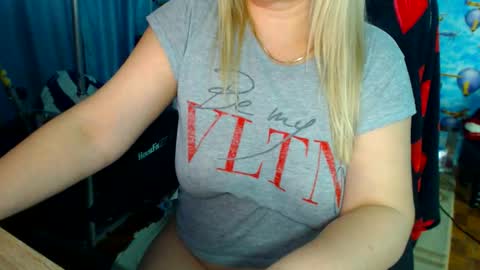 Snapshot of ellabella36dd chatting on December 2025 07:53:02 PM IsaBella online show from December 2025 07:53:02 PM