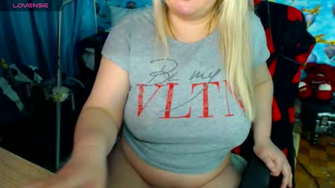 Snapshot of ellabella36dd chatting on February 2026 09:27:01 PM IsaBella online show from February 2026 09:27:01 PM