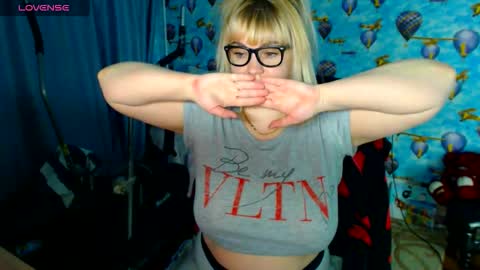 Snapshot of ellabella36dd chatting on March 2026 11:33:01 PM IsaBella online show from March 2026 11:33:01 PM