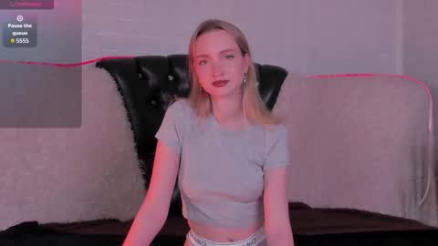 Snapshot of ellabloom chatting on November 2025 12:41:02 PM Ella online show from November 2025 12:41:02 PM