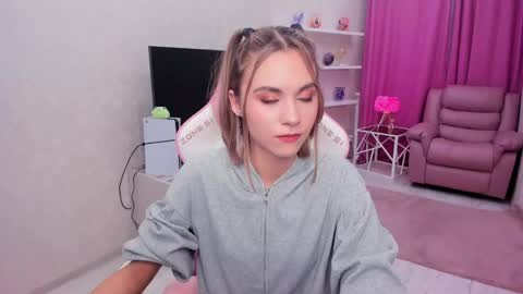 ellacurtis online show from April 2026 02:07:02 AM