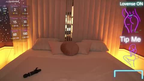 Snapshot of ellagoldenn chatting on October 2025 09:00:02 PM Ella online show from October 2025 09:00:02 PM