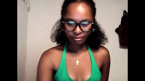ellah245 online show from April 2026 11:50:01 PM