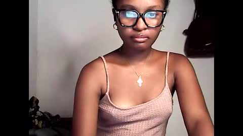 ellah245 online show from April 2026 09:17:01 PM