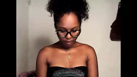 ellah245 online show from April 2026 09:45:01 PM