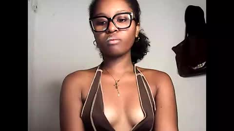 ellah245 online show from April 2026 10:42:02 AM