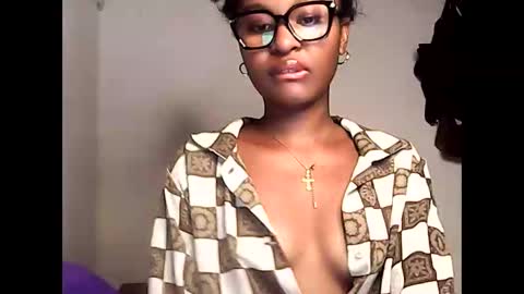 ellah245 online show from May 2026 11:32:01 PM