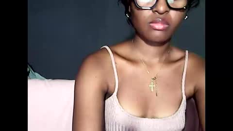 ellah245 online show from May 2026 09:44:02 PM