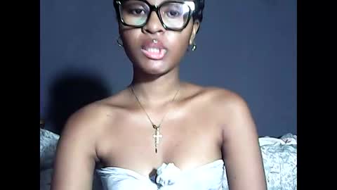 ellah245 online show from May 2026 07:30:01 PM