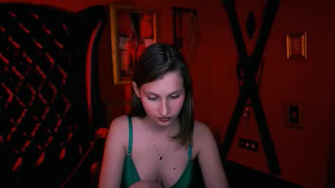 Ella online show from October 2025 04:49:02 PM