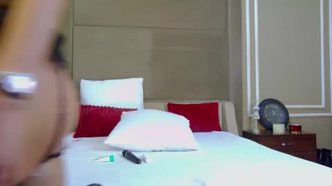 ellalux online show from March 2026 05:12:02 AM