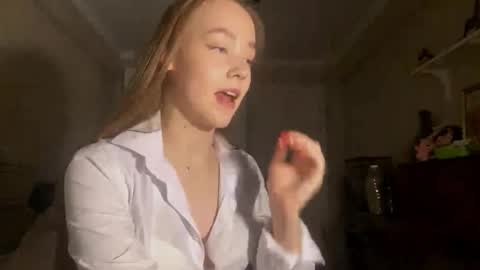 Ella online show from October 2025 06:50:01 PM