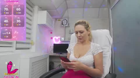 Snapshot of ellamilf chatting on September 2025 05:36:02 PM online show from September 2025 05:36:02 PM