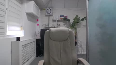 Snapshot of ellamilf chatting on September 2025 08:09:02 AM online show from September 2025 08:09:02 AM