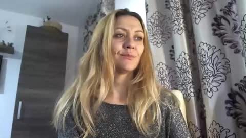 Snapshot of ellamilf chatting on October 2025 07:07:02 AM online show from October 2025 07:07:02 AM