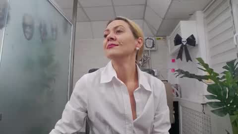 Snapshot of ellamilf chatting on October 2025 02:35:01 PM online show from October 2025 02:35:01 PM