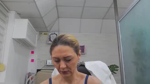 Snapshot of ellamilf chatting on November 2025 01:01:02 PM online show from November 2025 01:01:02 PM