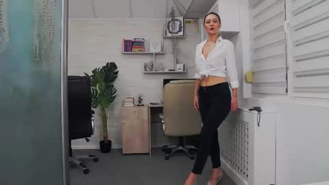 Snapshot of ellamilf chatting on November 2025 02:09:01 PM online show from November 2025 02:09:01 PM