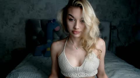 ellamilla online show from April 2026 02:15:02 PM