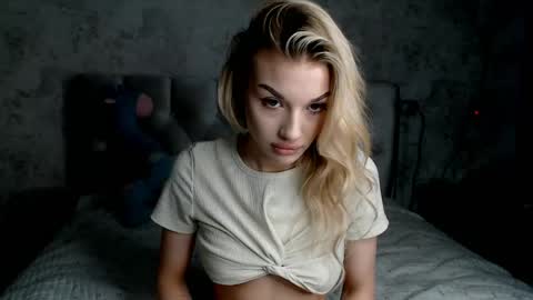 ellamilla online show from April 2026 02:55:02 PM