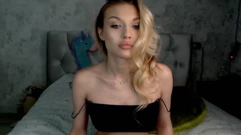 ellamilla online show from June 2026 12:36:02 PM